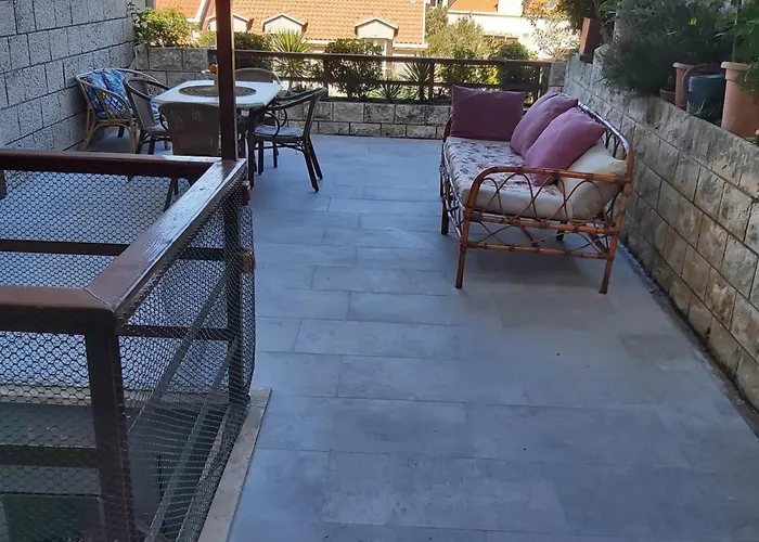 Big Terrace 아파트 *